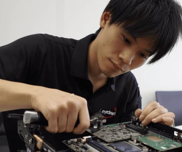 EyeSmartのスタッフや店内の様子