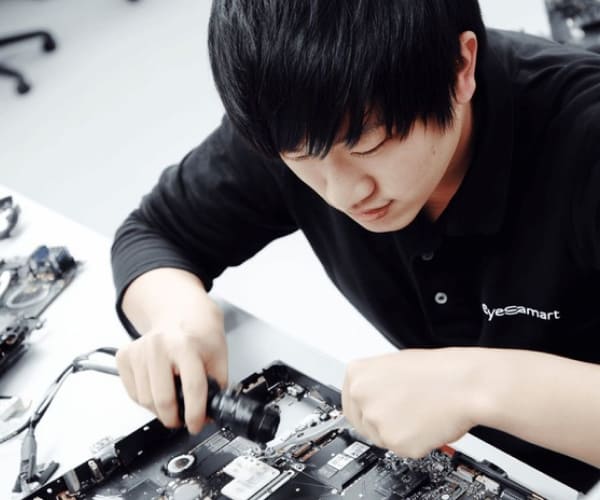 EyeSmartのスタッフや店内の様子