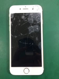 iPhone6sのガラスが割れている写真