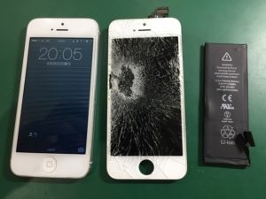iPhone5の画面とバッテリーの交換した画像