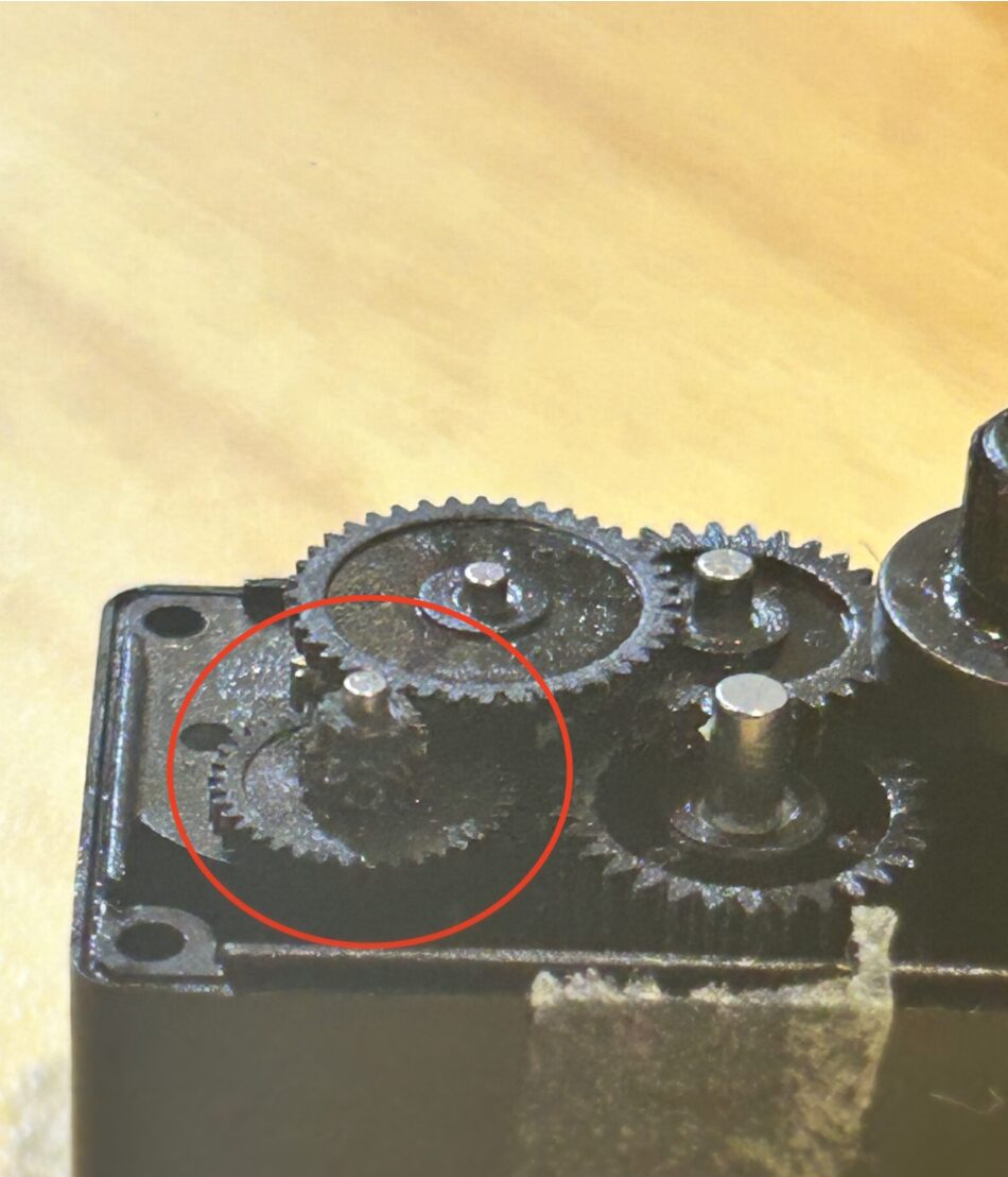 モフリン内部に入っているギアが壊れている状態